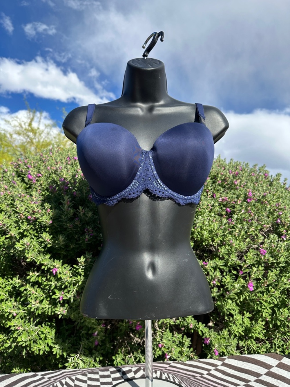 Victoria's Secret Dream Angels lace, navy push-up bra 34DDD-brand new-with a tag